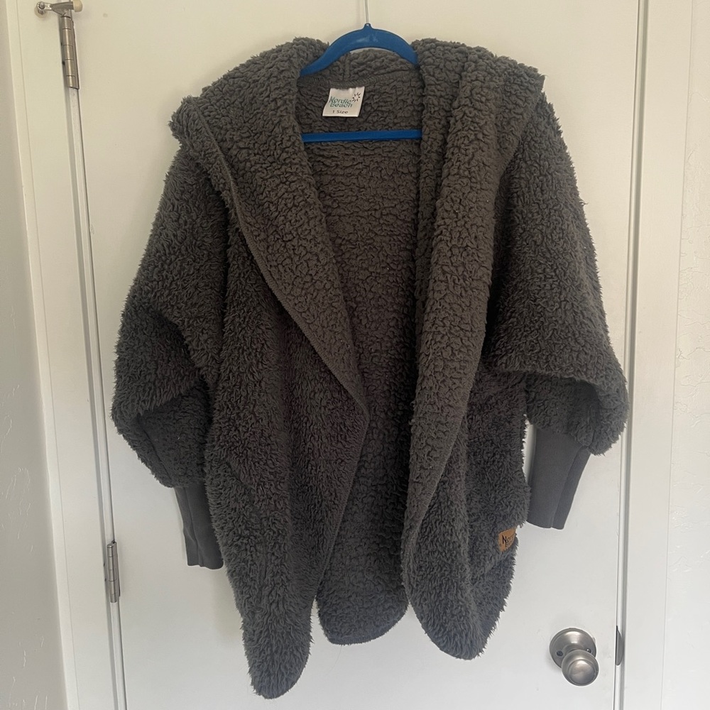Oversized Hooded Fluffy Sweater Nordic Beach